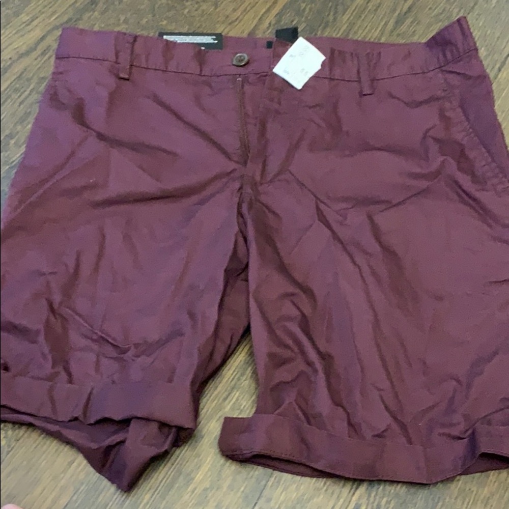 Men’s maroon shorts